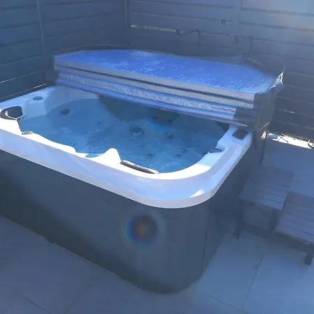 With Indoor Swimming Pool Holiday home *
